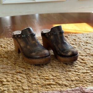 Free People Women's Brown Leather Clogs